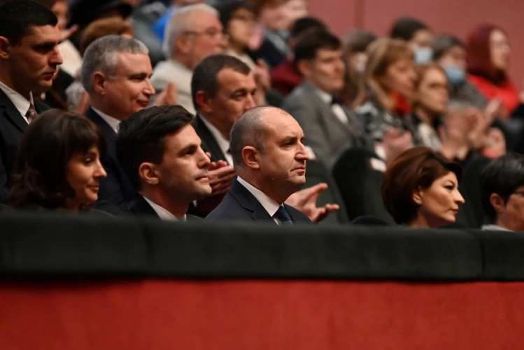 Русенската филхармония, маестро Емил Табаков и пианистът Симон Трпчески откриха "Мартенски музикални дни"